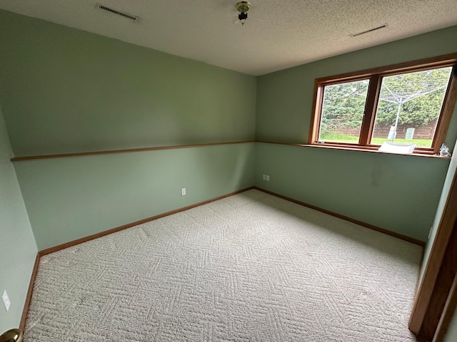 3211 30th Ave S, Fargo, ND 58103 - unfurnished room featuring carpet flooring and a textured ceiling