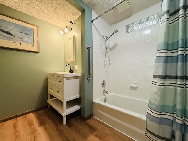 15127 Twilight Rd, Kathio Twp, MN 56359 - bathroom featuring wood finished floors, shower / tub combo, a textured ceiling, vanity, and baseboards