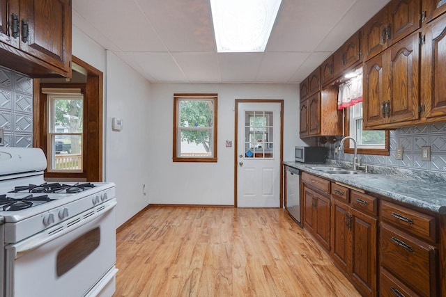 1173 Matilda St, Saint Paul, MN 55117 - kitchen with stainless steel appliances, backsplash, healthy amount of natural light, light wood-style flooring, and a paneled ceiling