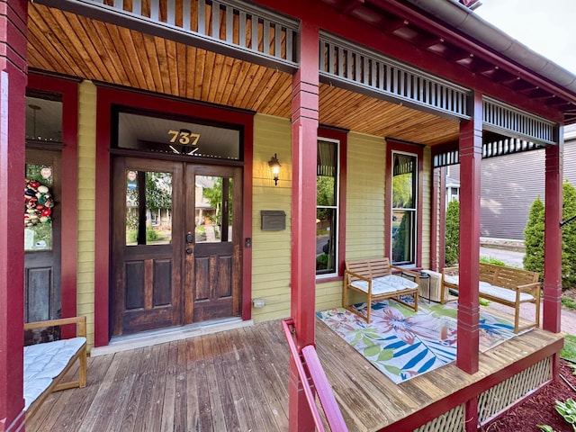 737 5th St E, Saint Paul, MN 55106 - doorway to property featuring a porch