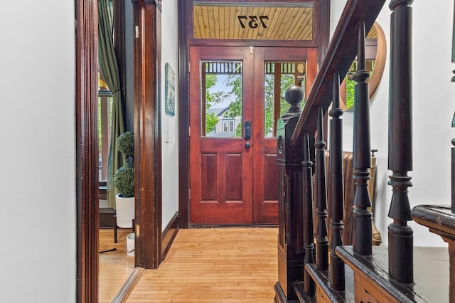 737 5th St E, Saint Paul, MN 55106 - entrance foyer with light wood finished floors and wood ceiling