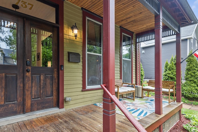 737 5th St E, Saint Paul, MN 55106 - property entrance featuring covered porch