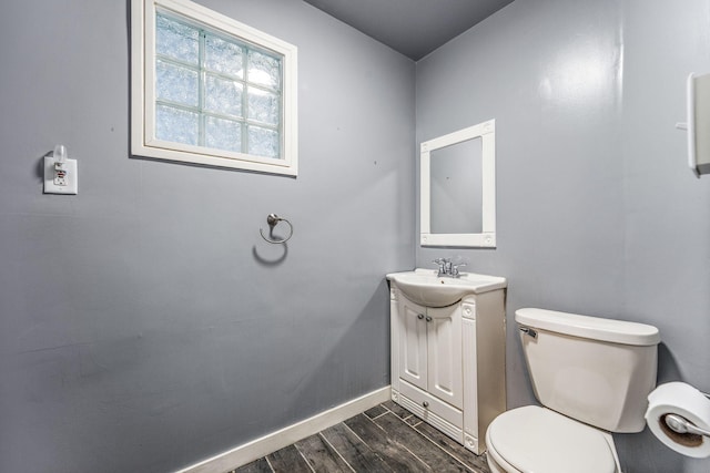 984 Iglehart Ave, Saint Paul, MN 55104 - bathroom with wood finished floors and vanity