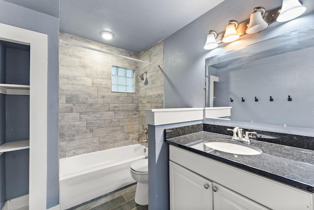 984 Iglehart Ave, Saint Paul, MN 55104 - full bath with  shower combination and vanity