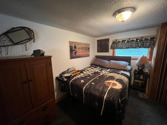 5940 150th Ave NE, New London Twp, MN 56288 - carpeted bedroom featuring a textured ceiling