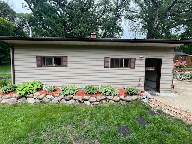 5940 150th Ave NE, New London Twp, MN 56288 - view of front of house with a front yard
