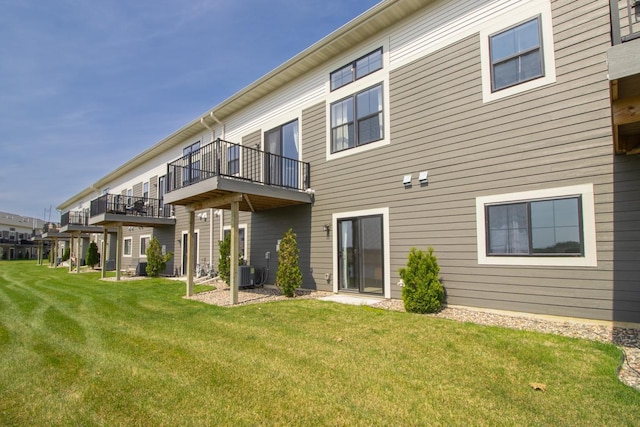18122 Garland Path, Lakeville, MN 55044 - rear view of house featuring a yard