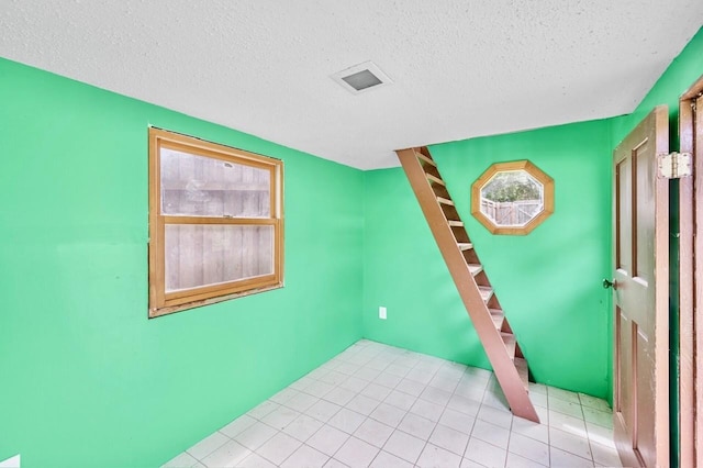 101 Sunset Dr S, Minnetonka, MN 55305 - tiled empty room featuring a textured ceiling