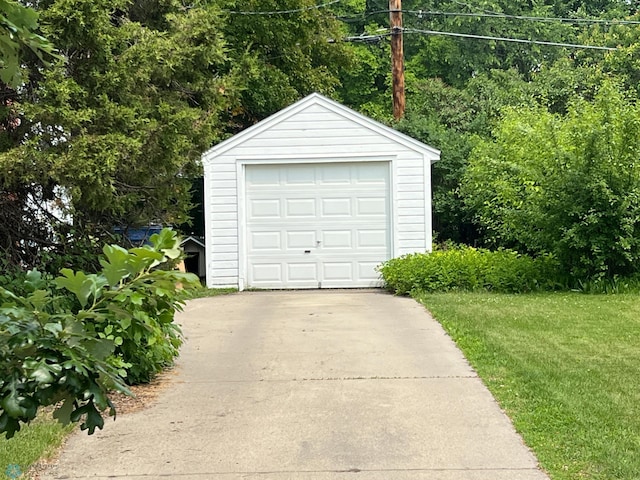 1410 4th St S, Moorhead, MN 56560 - detached garage with concrete driveway