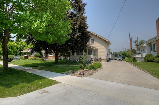 544 7th St, Red Wing, MN 55066 - obstructed view of property featuring driveway and a front lawn