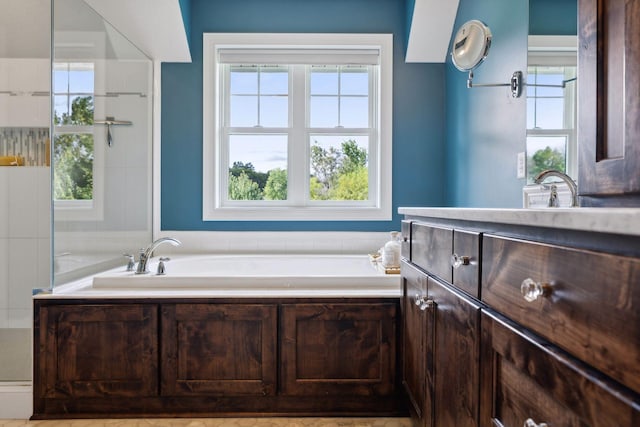 3365 Osgood Way N, Baytown Twp, MN 55082 - full bath with a garden tub and vanity