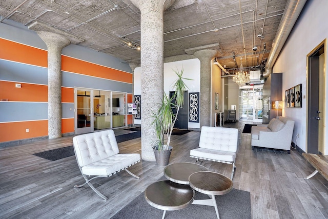 521 7th St Unit 420, Minneapolis, MN 55415 - lobby featuring a towering ceiling
