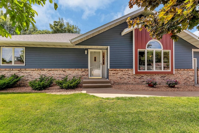 1213 4 1/2 Ave N, Sauk Rapids, MN 56379 - mid-century modern home with brick siding and a front lawn