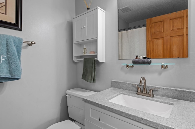 333 8th St SE Unit 120, Minneapolis, MN 55414 - full bath featuring vanity and toilet