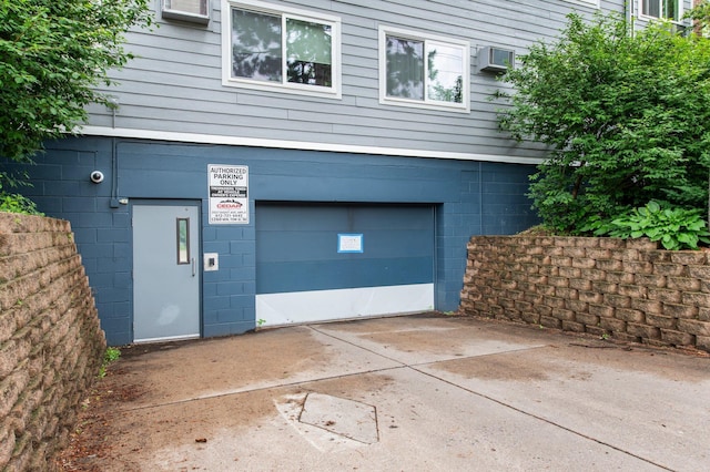 333 8th St SE Unit 120, Minneapolis, MN 55414 - garage with driveway