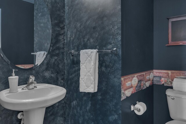 4107 Scott Ave N, Robbinsdale, MN 55422 - half bathroom with toilet and a sink