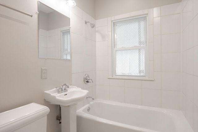 3555 Queen Ave N, Minneapolis, MN 55412 - bathroom featuring toilet and washtub / shower combination