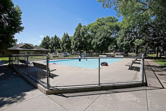 5321 39th Ave S, Minneapolis, MN 55417 - view of community pool
