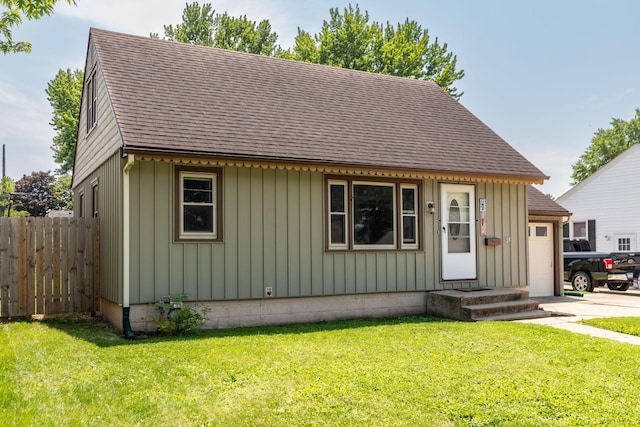 2010 Oakland Ave, Austin, MN 55912 - view of front of property with roof with shingles, board and batten siding, and a garage