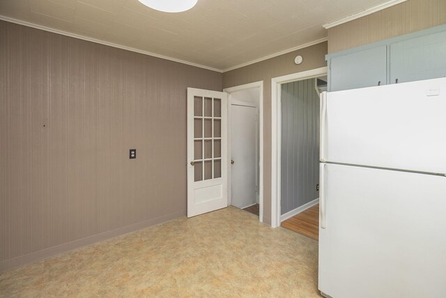 2010 Oakland Ave, Austin, MN 55912 - kitchen with freestanding refrigerator and crown molding
