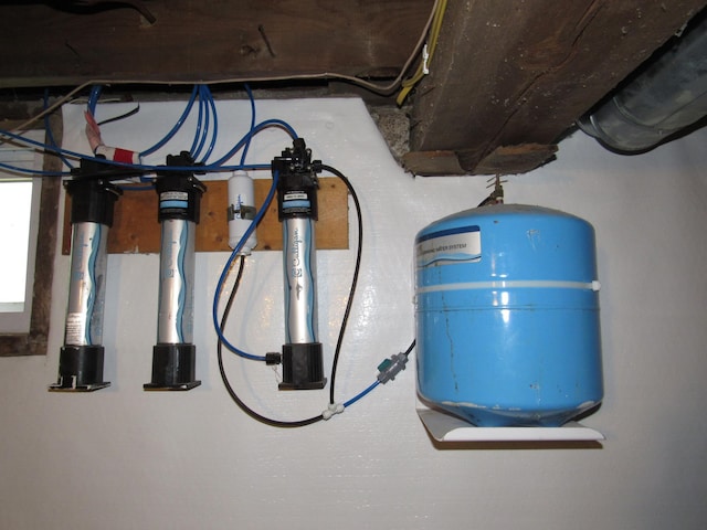 401 St Paul Ave, Fulda, MN 56131 - detailed view of a water pressure tank
