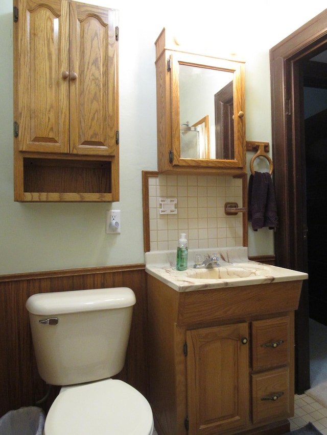 401 St Paul Ave, Fulda, MN 56131 - bathroom with wainscoting, vanity, and decorative backsplash