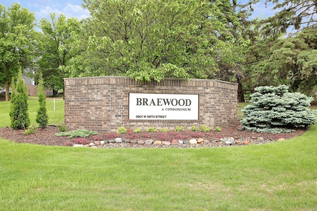 3801 98th St Unit 108, Bloomington, MN 55431 - community / neighborhood sign with a lawn