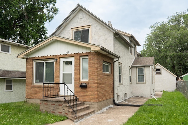 1303 Fremont Ave, Saint Paul, MN 55106 - view of front of home