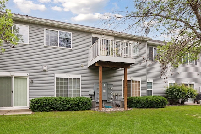 8547 Grove Cir, Shakopee, MN 55379 - back of house featuring a balcony and a yard