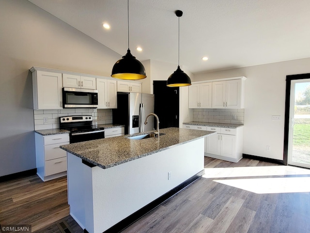 217 Bouldercrest Ave NE, Owatonna, MN 55060 - kitchen featuring stainless steel appliances, white cabinetry, wood finished floors, tasteful backsplash, and recessed lighting