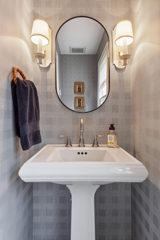 4022 Hillcrest Rd, Deephaven, MN 55391 - view of bathroom
