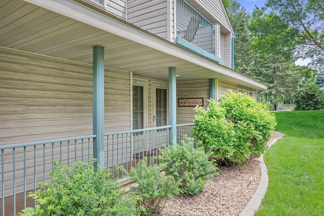 119 Morningside Dr NE, Hutchinson, MN 55350 - view of side of property featuring covered porch, a yard, and a balcony