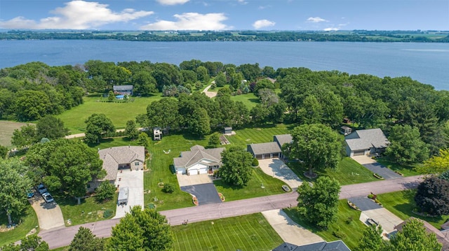 4820 Echo Ct, Faribault, MN 55021 - aerial view of property and surrounding area featuring a large body of water