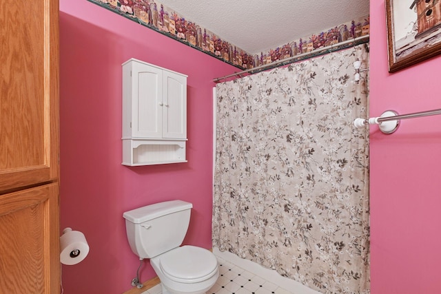 15616 84th St NE, Otsego, MN 55330 - full bath featuring a textured ceiling and curtained shower