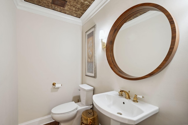 16209 Adeline Ln, Minnetonka, MN 55391 - bathroom featuring a sink and crown molding