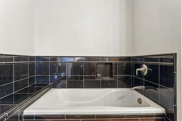382 Tuttle Dr, Hastings, MN 55033 - full bath with a garden tub