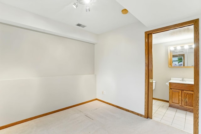 382 Tuttle Dr, Hastings, MN 55033 - empty room with a smoke detector and light carpet