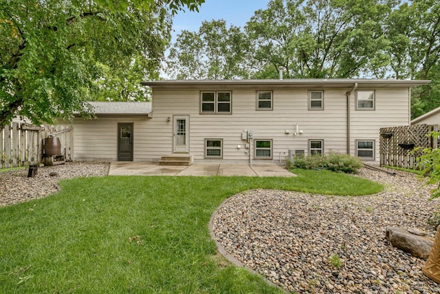 808 17th St SW, Willmar, MN 56201 - back of property with a patio and entry steps