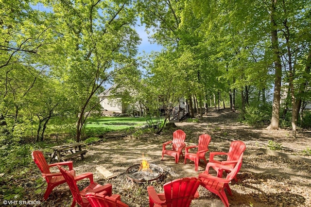 820 Vineland Ct, Chanhassen, MN 55317 - view of yard featuring a fire pit