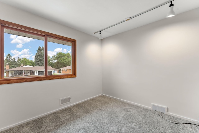 354 Edith Dr W, Saint Paul, MN 55118 - unfurnished room with carpet and track lighting