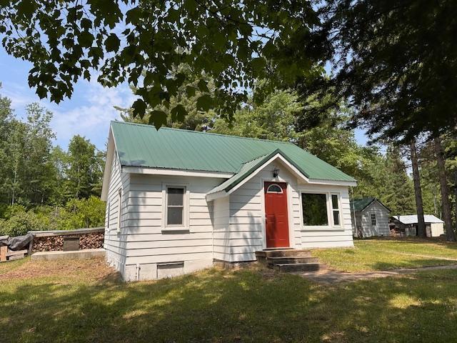 4623 Salo Rd, Waasa Twp, MN 55732 - bungalow-style house with a front yard, a metal roof, and crawl space