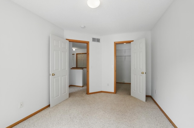8741 Quarry Ridge Ln Unit H, Woodbury, MN 55125 - unfurnished bedroom with carpet flooring, a walk in closet, and a closet