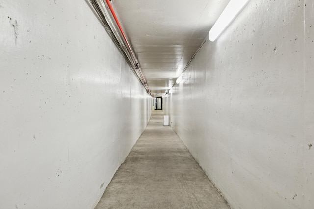 1181 Edgcumbe Rd Unit 501, Saint Paul, MN 55105 - hallway featuring concrete flooring