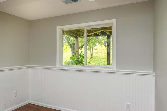 1527 Harvest Ln, Shakopee, MN 55379 - empty room featuring a wainscoted wall and dark wood-style floors