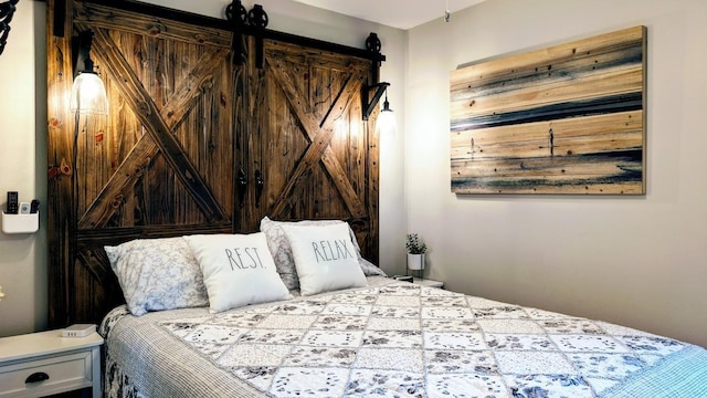 W6741 Lakewood Blvd, Dewey Twp, WI 54848 - bedroom featuring a barn door