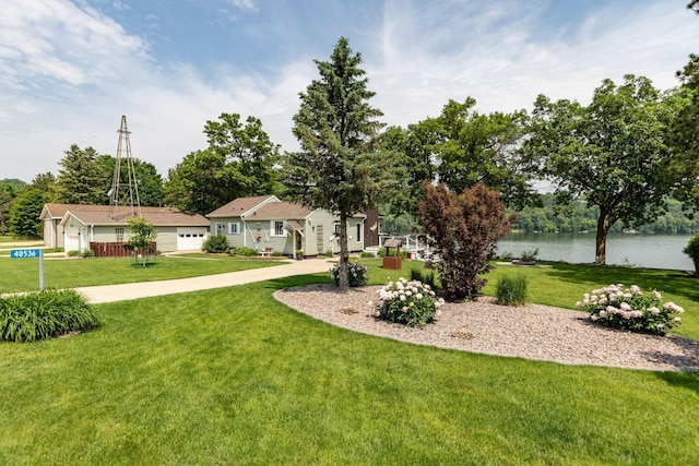 40536 Ryans Bay Rd, Zumbro Twp, MN 55991 - view of front of property featuring a front yard and a water view