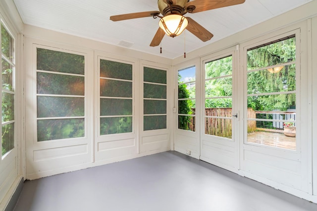 2709 Ewing Ave N, Robbinsdale, MN 55422 - unfurnished sunroom featuring a ceiling fan