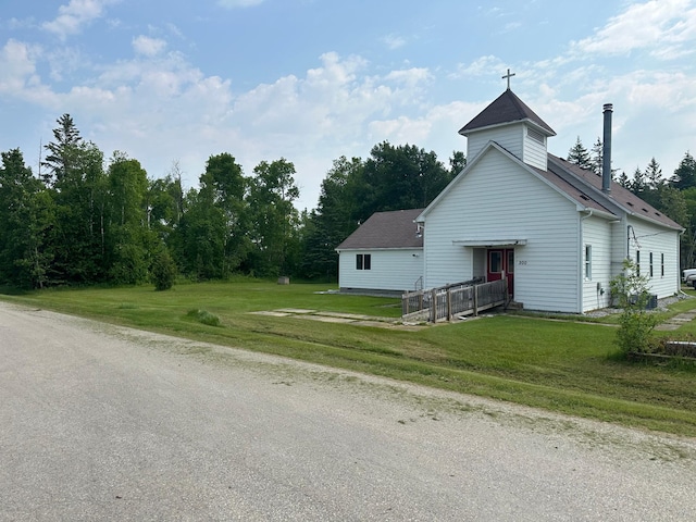 200 Park Ave, Williams, MN 56686 - view of side of property with a yard