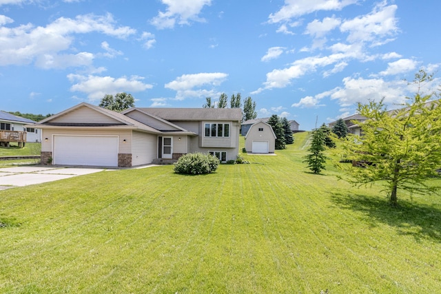204 Sidney St E, Morristown, MN 55052 - split level home featuring a garage, a front yard, and driveway