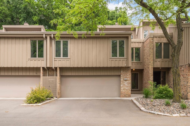 5713 Duncan Ln, Edina, MN 55436 - townhome / multi-family property featuring an attached garage, asphalt driveway, and brick siding